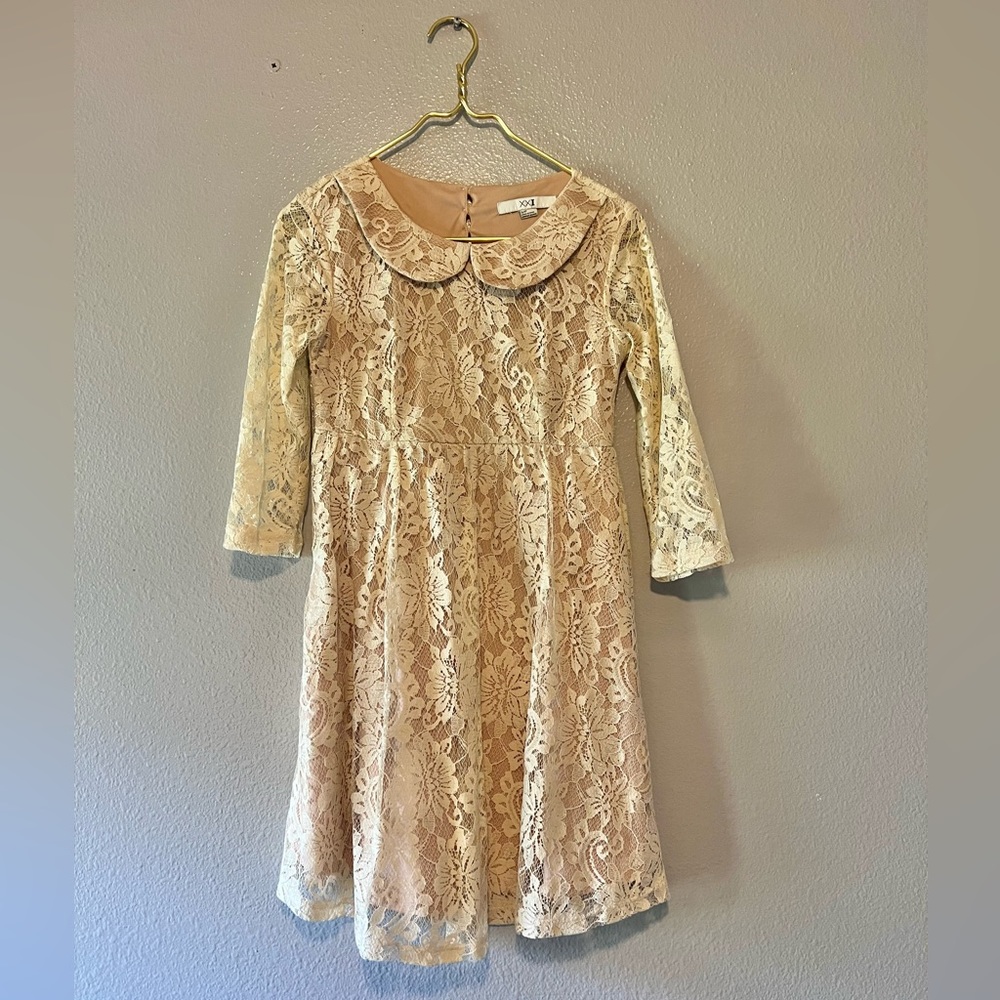 Forever 21 lace babydoll dress. Nude slip cream lace overlay. Size small…